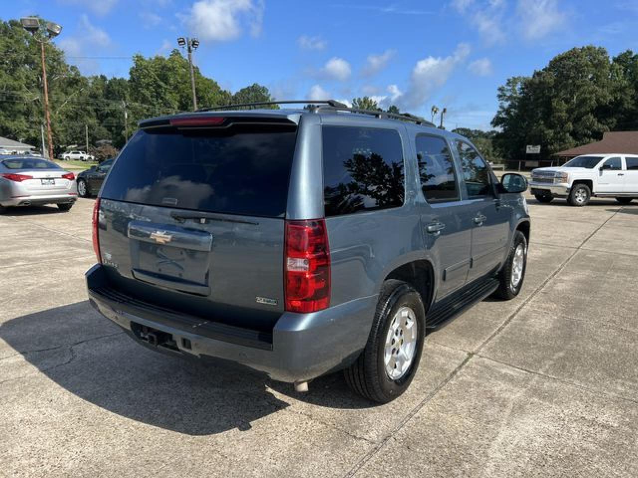 2010 Chevrolet Tahoe C1500 Lt - Image 3