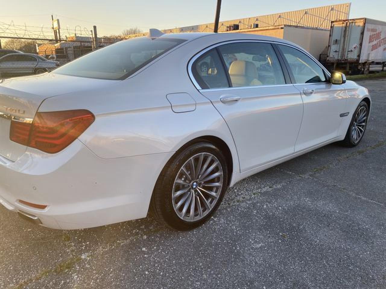 2012 BMW 740 Li - Фото 5
