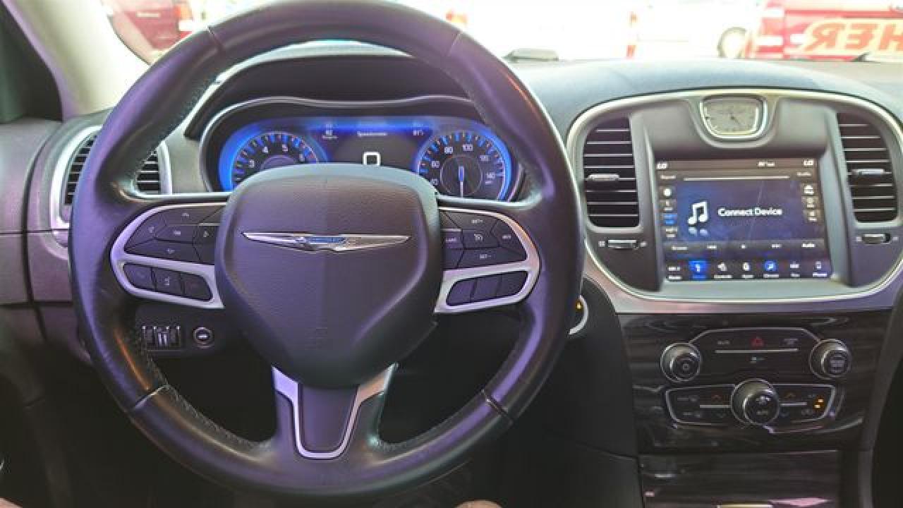 2018 Chrysler 300 Touring - Image 6