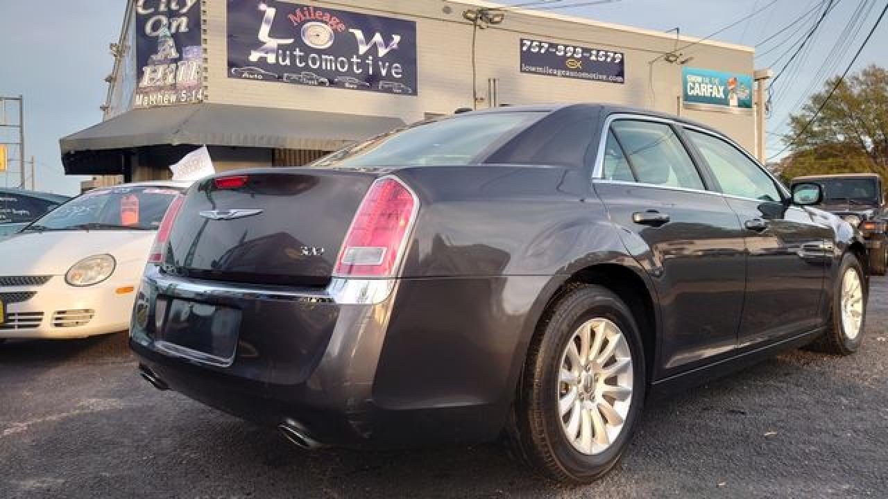 2013 Chrysler 300 - Image 2
