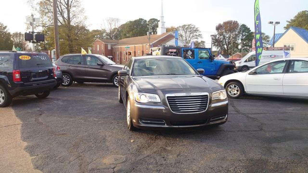 2013 Chrysler 300 - Image 4