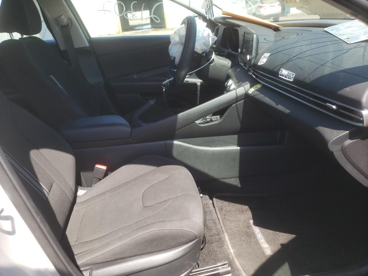 2022 Hyundai Elantra Sel - Image 5