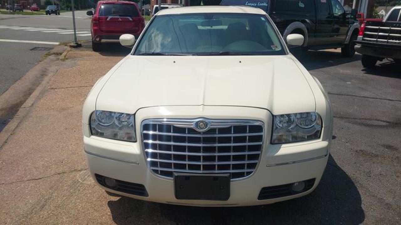 2007 Chrysler 300 Touring - Image 5