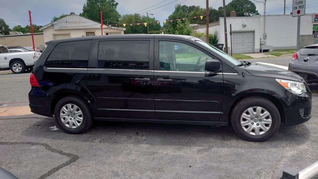 2012 Volkswagen Routan S - Фото 7