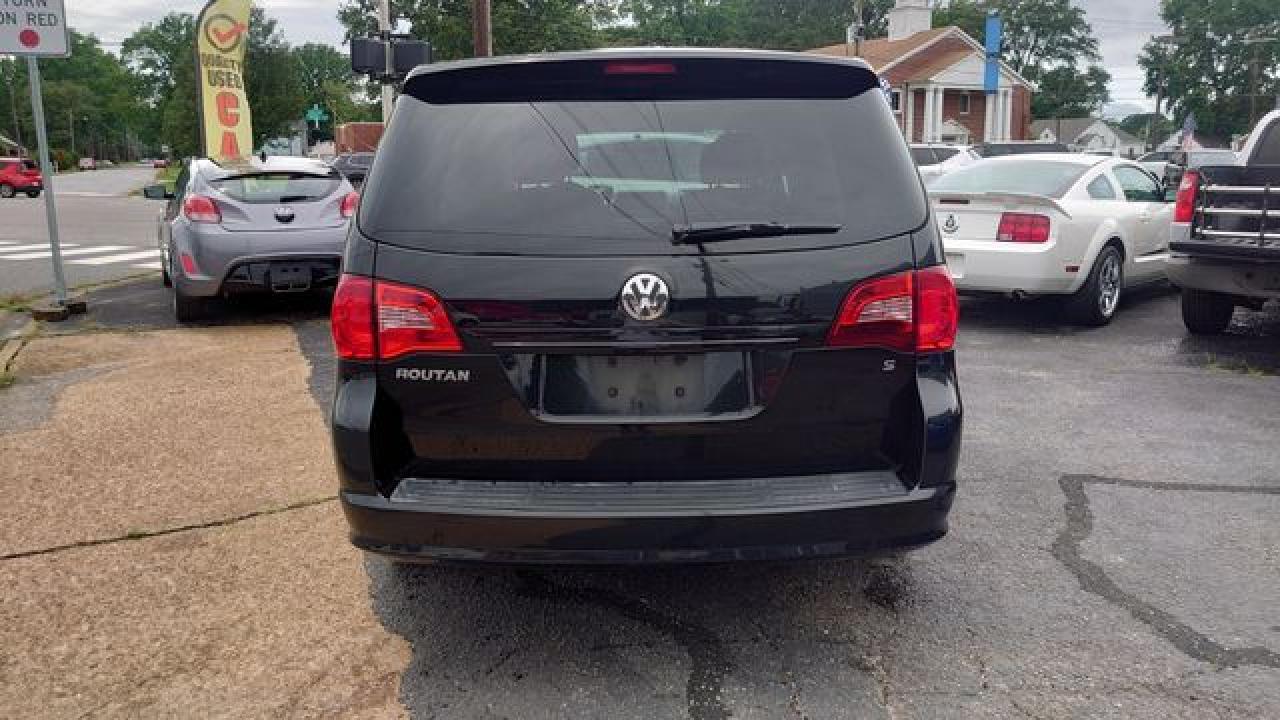 2012 Volkswagen Routan S - Фото 4