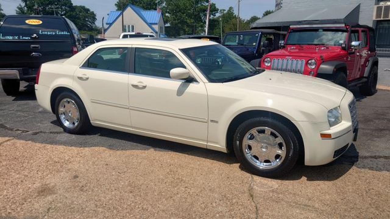 2007 Chrysler 300 Touring - Image 2