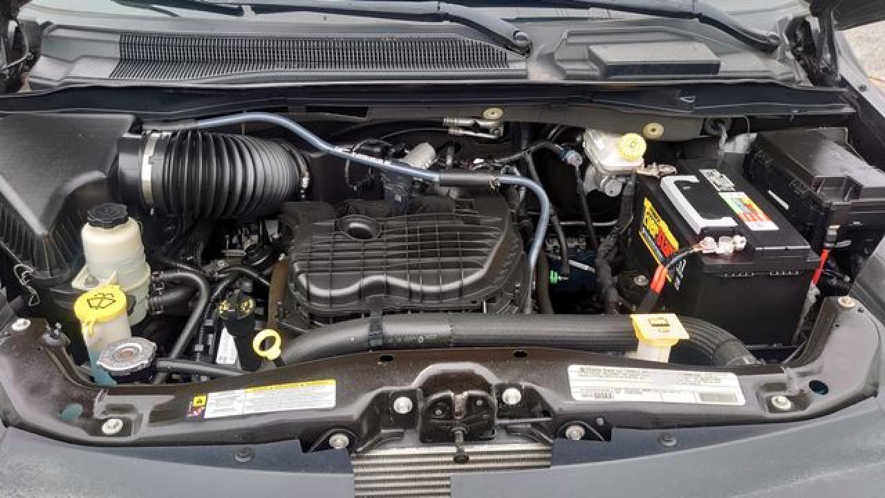2012 Volkswagen Routan S - Фото 3