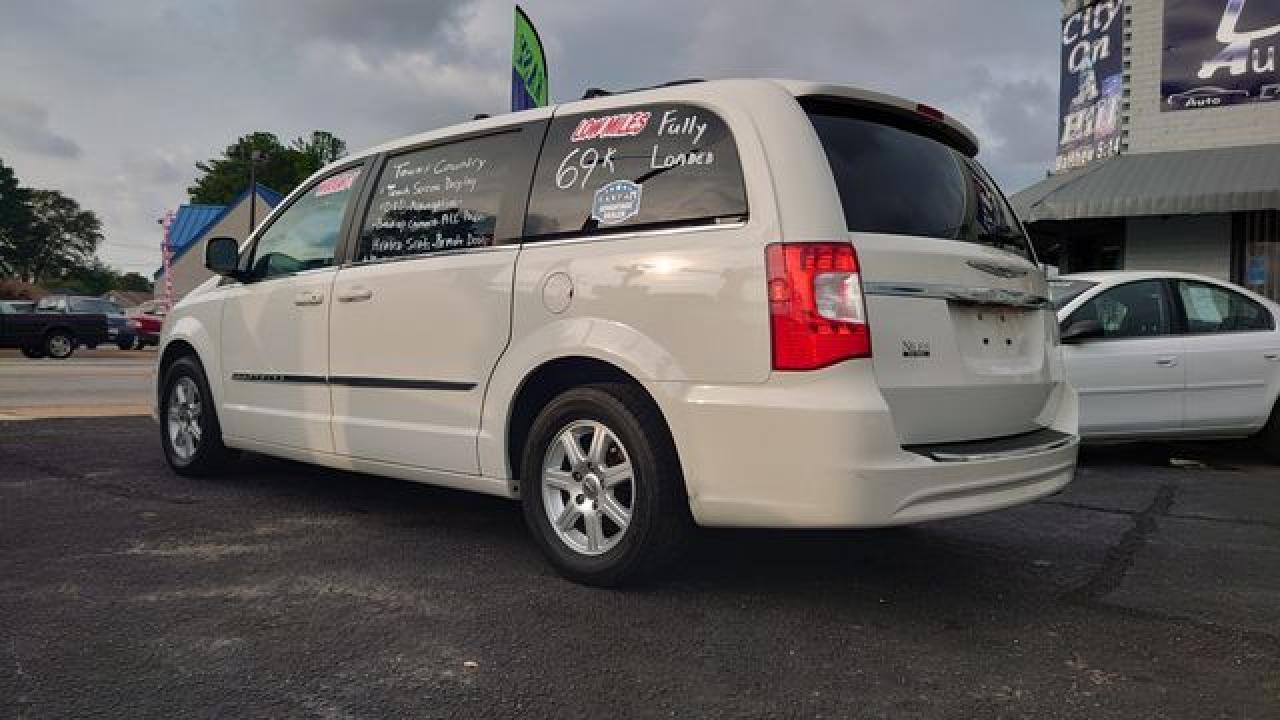 2011 Chrysler Town & Country Touring - Фото 3