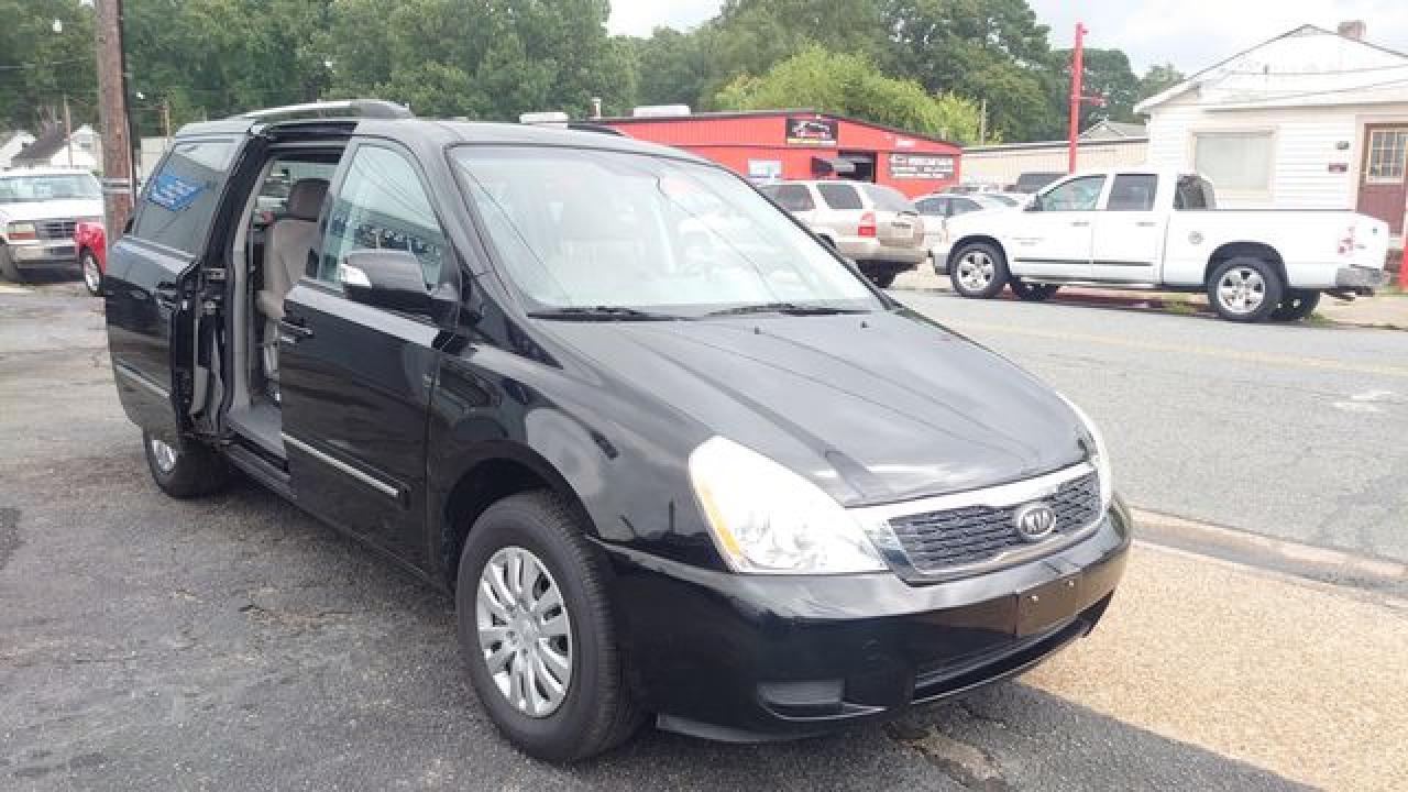 2012 Kia Sedona Lx - Фото 2