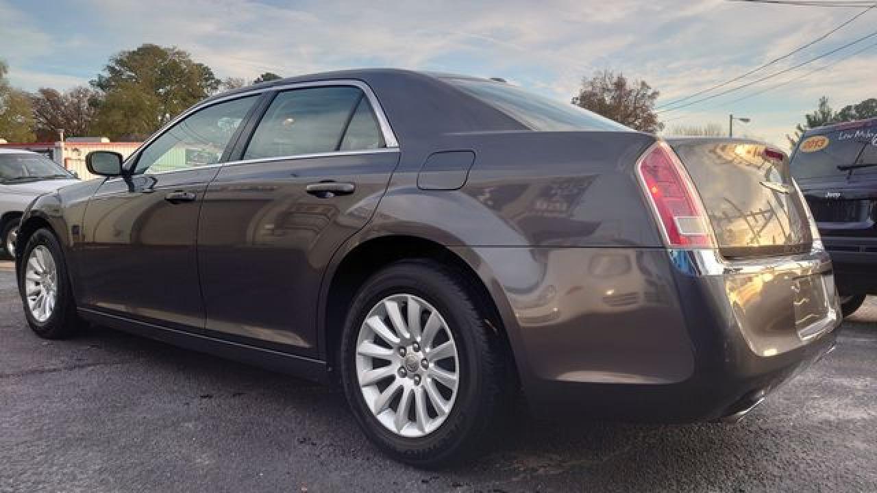 2013 Chrysler 300 - Image 7