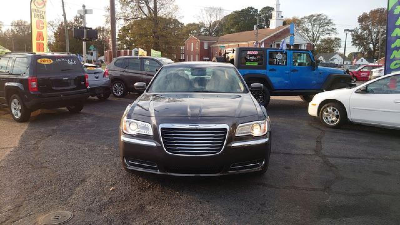 2013 Chrysler 300 - Image 5