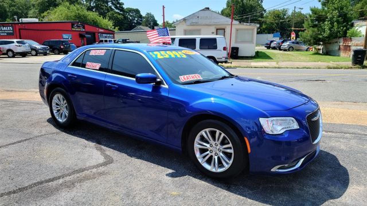 2018 Chrysler 300 Touring - Image 4