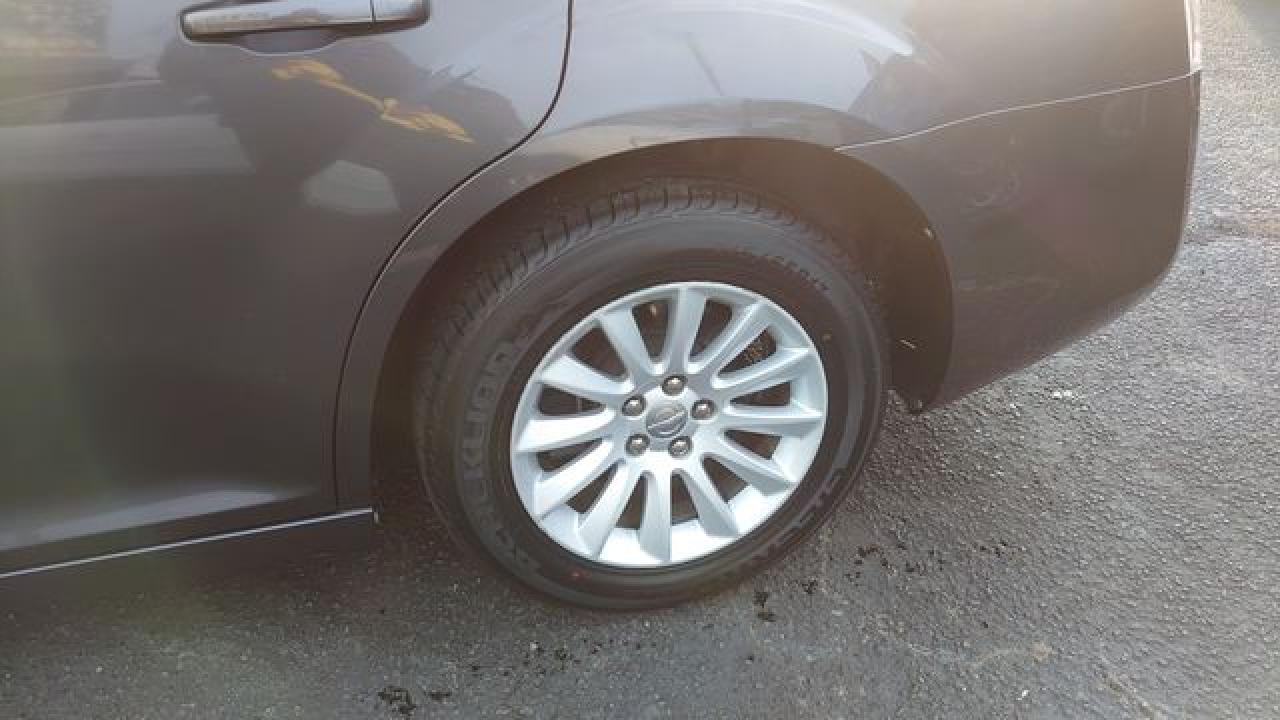 2013 Chrysler 300 - Image 6