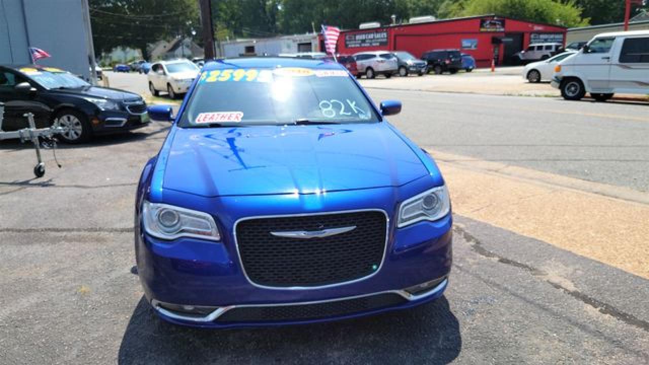 2018 Chrysler 300 Touring - Image 2