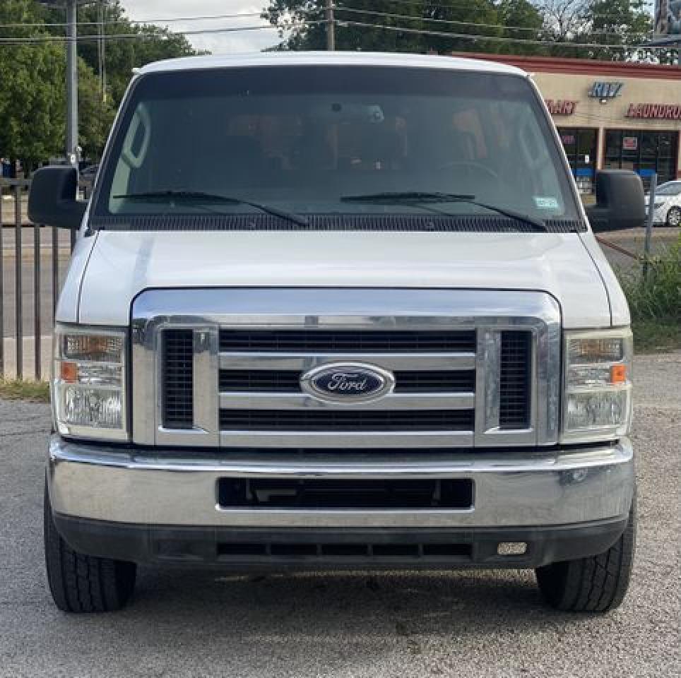 2009 Ford Econoline E350 Super Duty Wagon - Фото 2