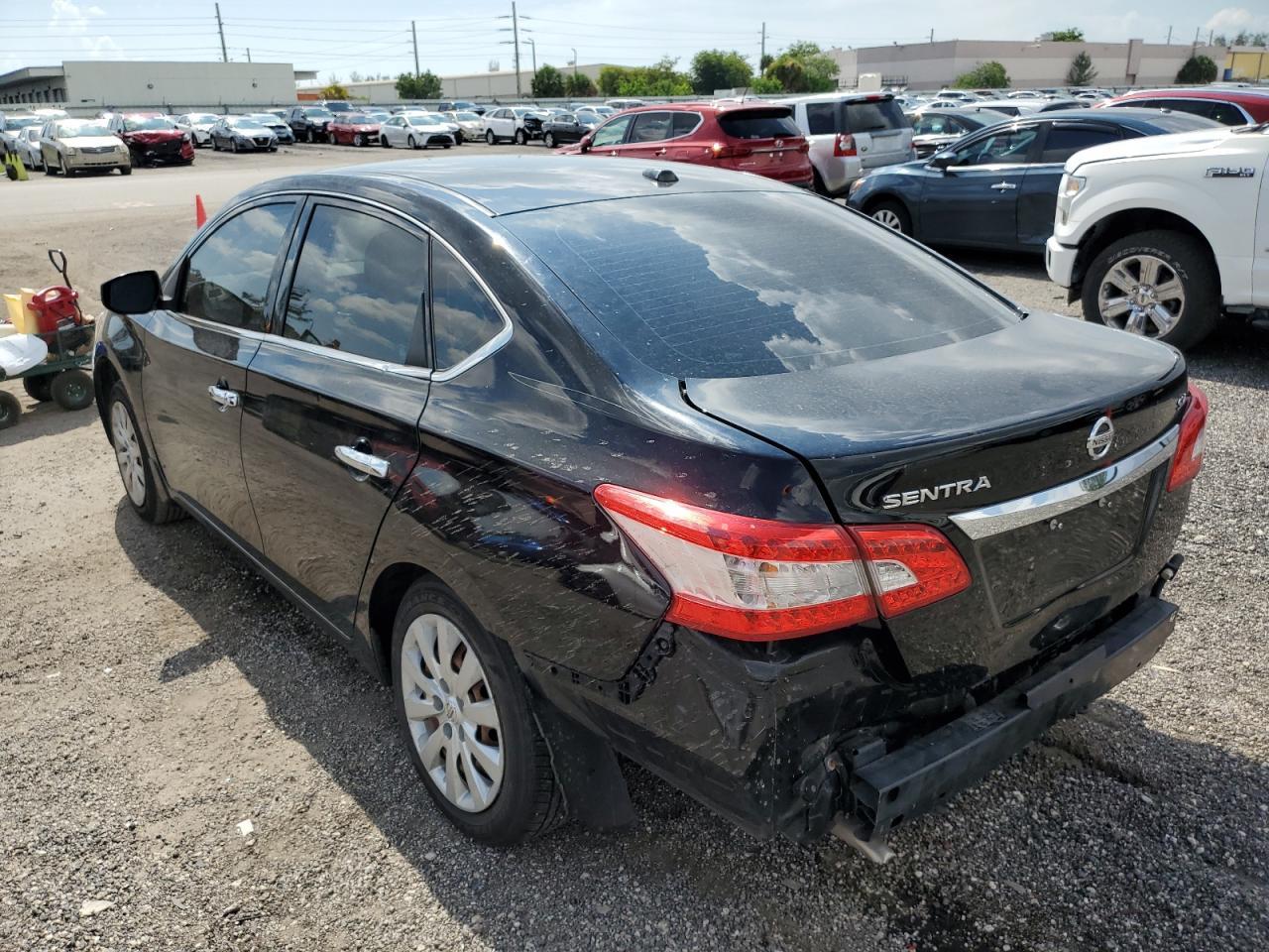 2015 Nissan Sentra S - Фото 3
