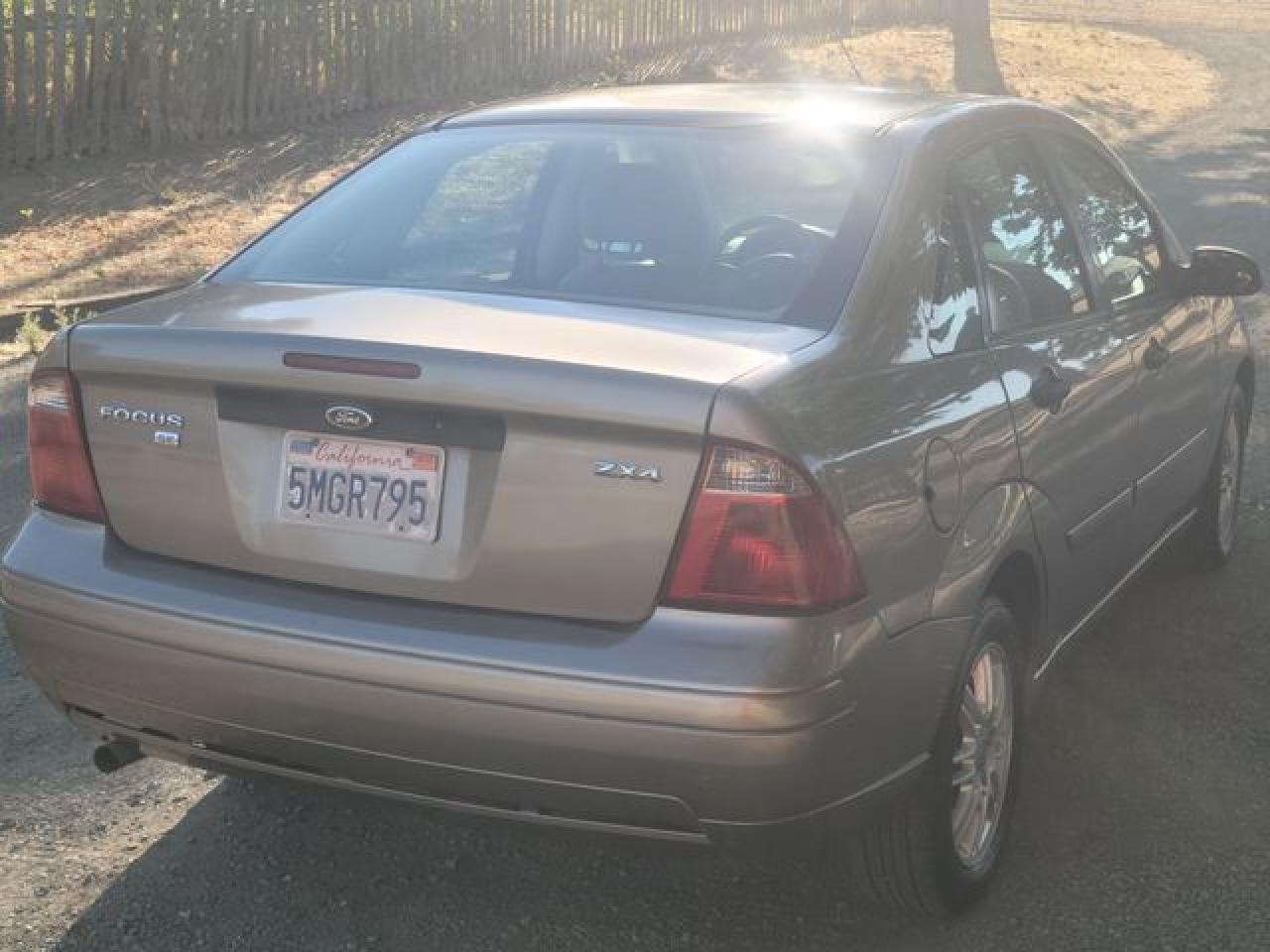 2005 Ford Focus Zx4 - Image 4