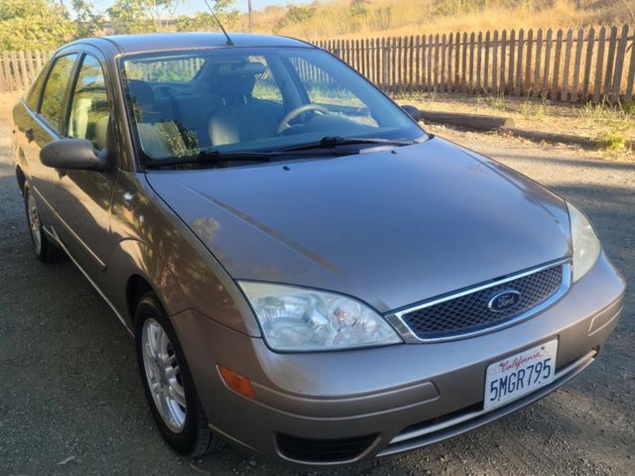 2005 Ford Focus Zx4 - Image 2