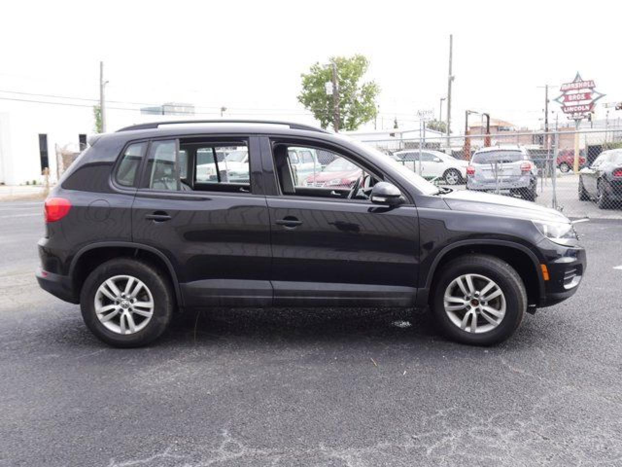 2016 Volkswagen Tiguan S - Image 4