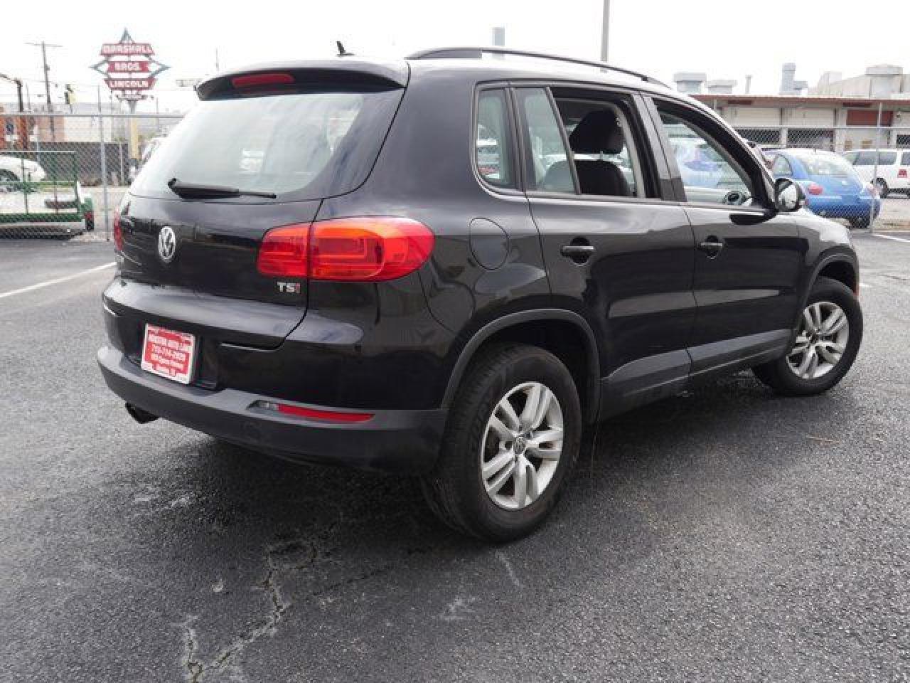 2016 Volkswagen Tiguan S - Image 5