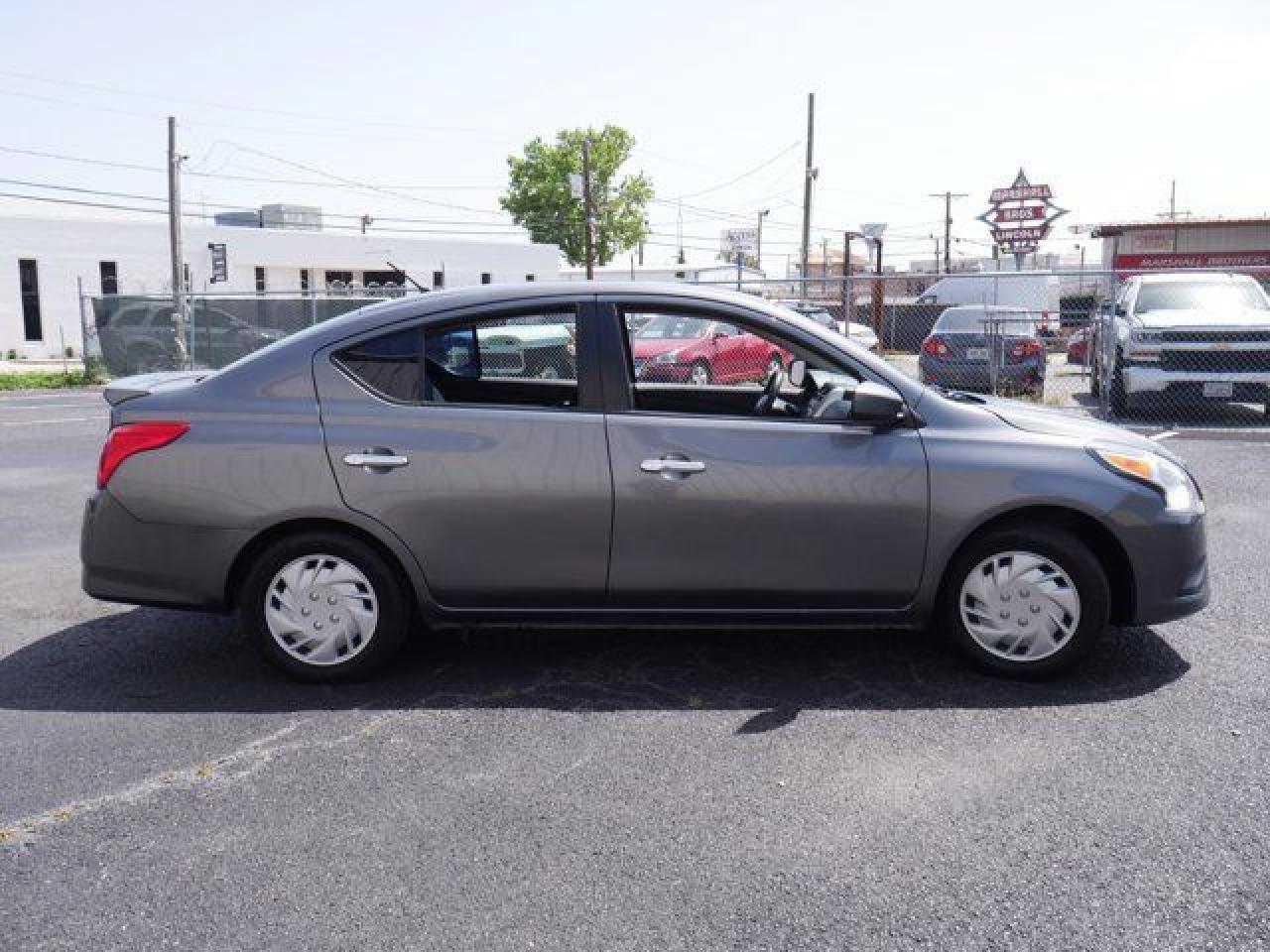 2017 Nissan Versa S - Image 4