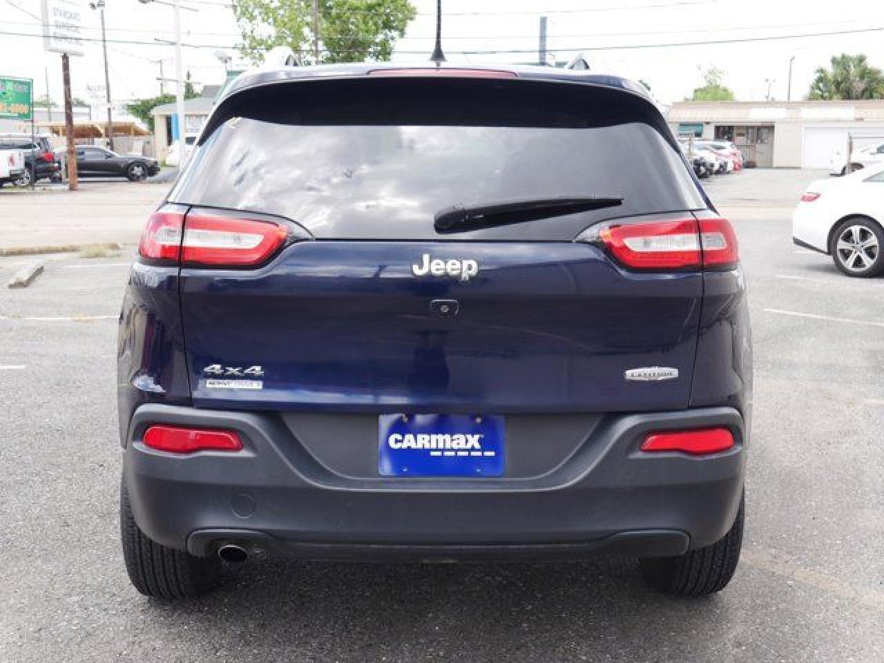 2016 Jeep Cherokee Latitude - Image 6