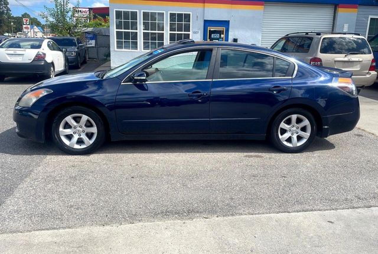 2008 Nissan Altima 3.5Se - Image 2