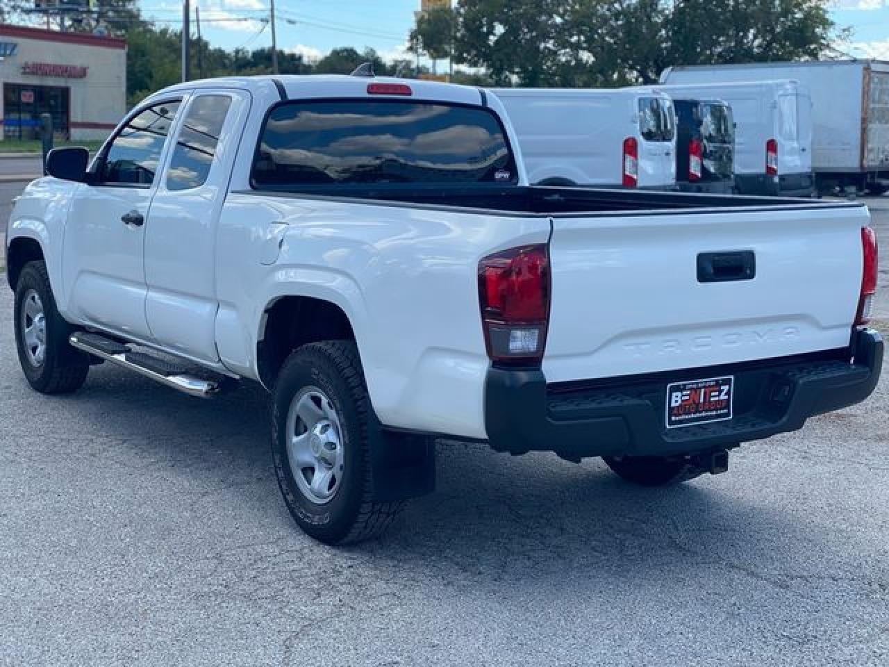 2018 Toyota Tacoma Access Cab - Image 4