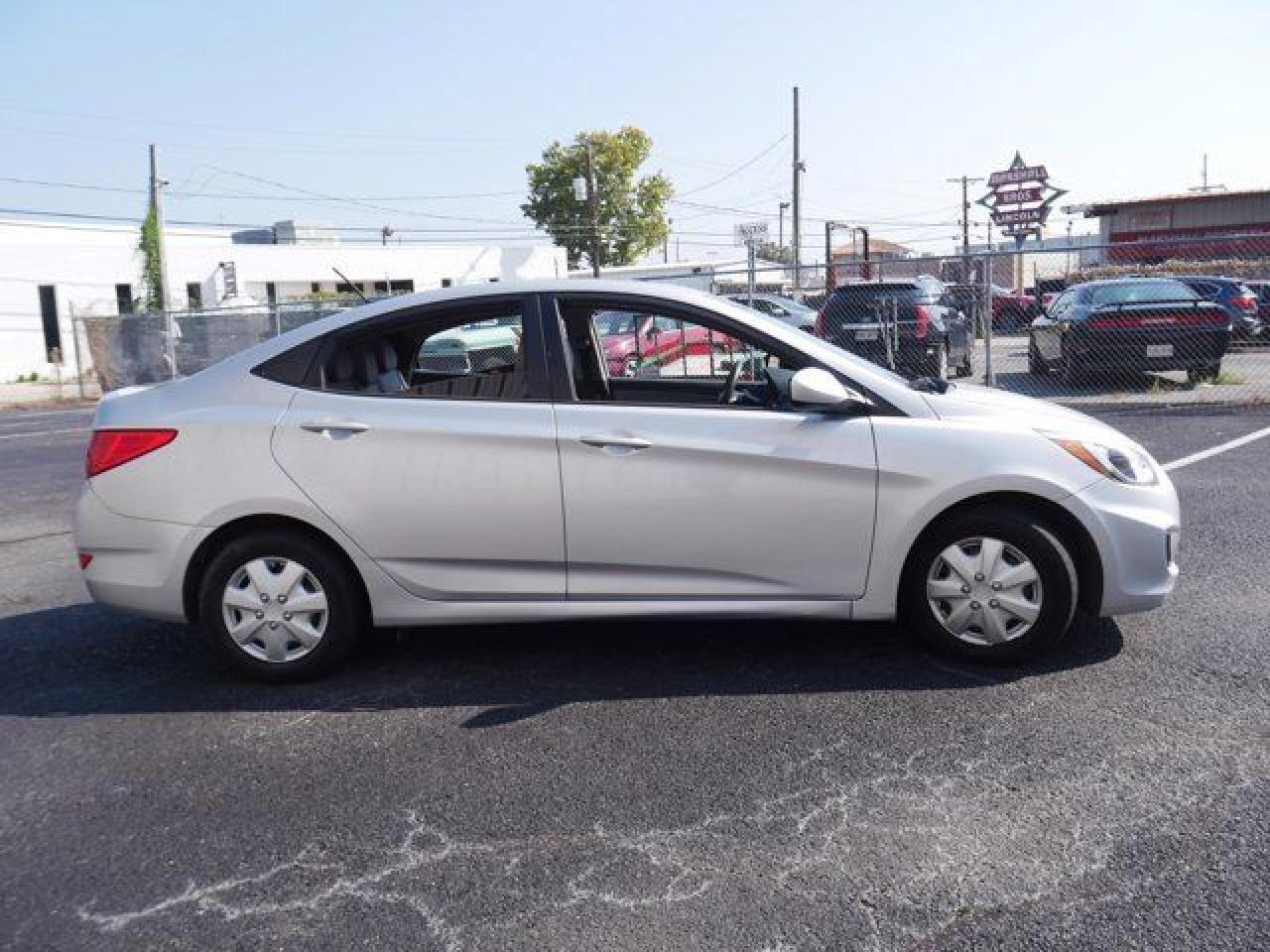 2016 Hyundai Accent Se - Image 4