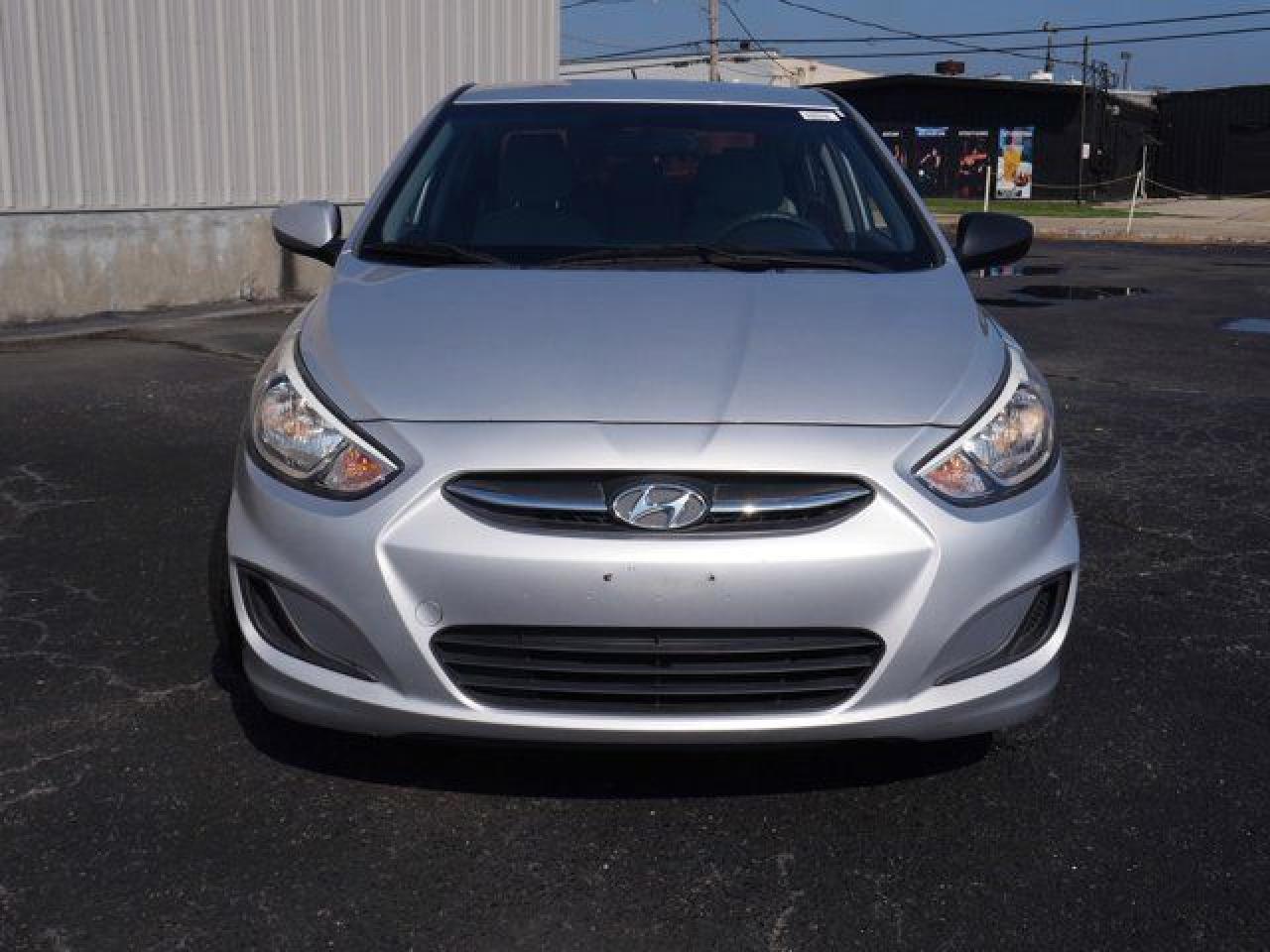 2016 Hyundai Accent Se - Image 2