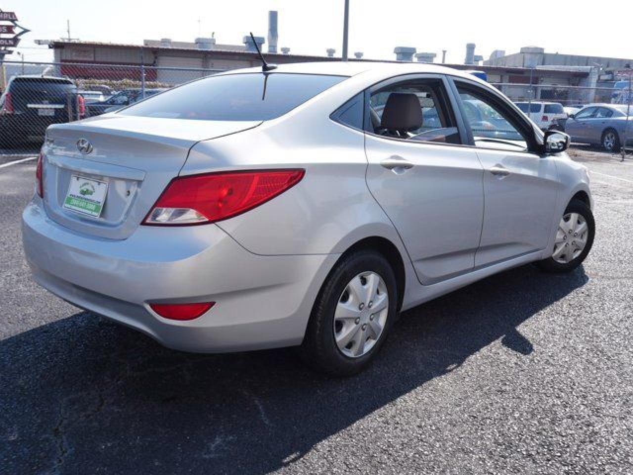 2016 Hyundai Accent Se - Image 5