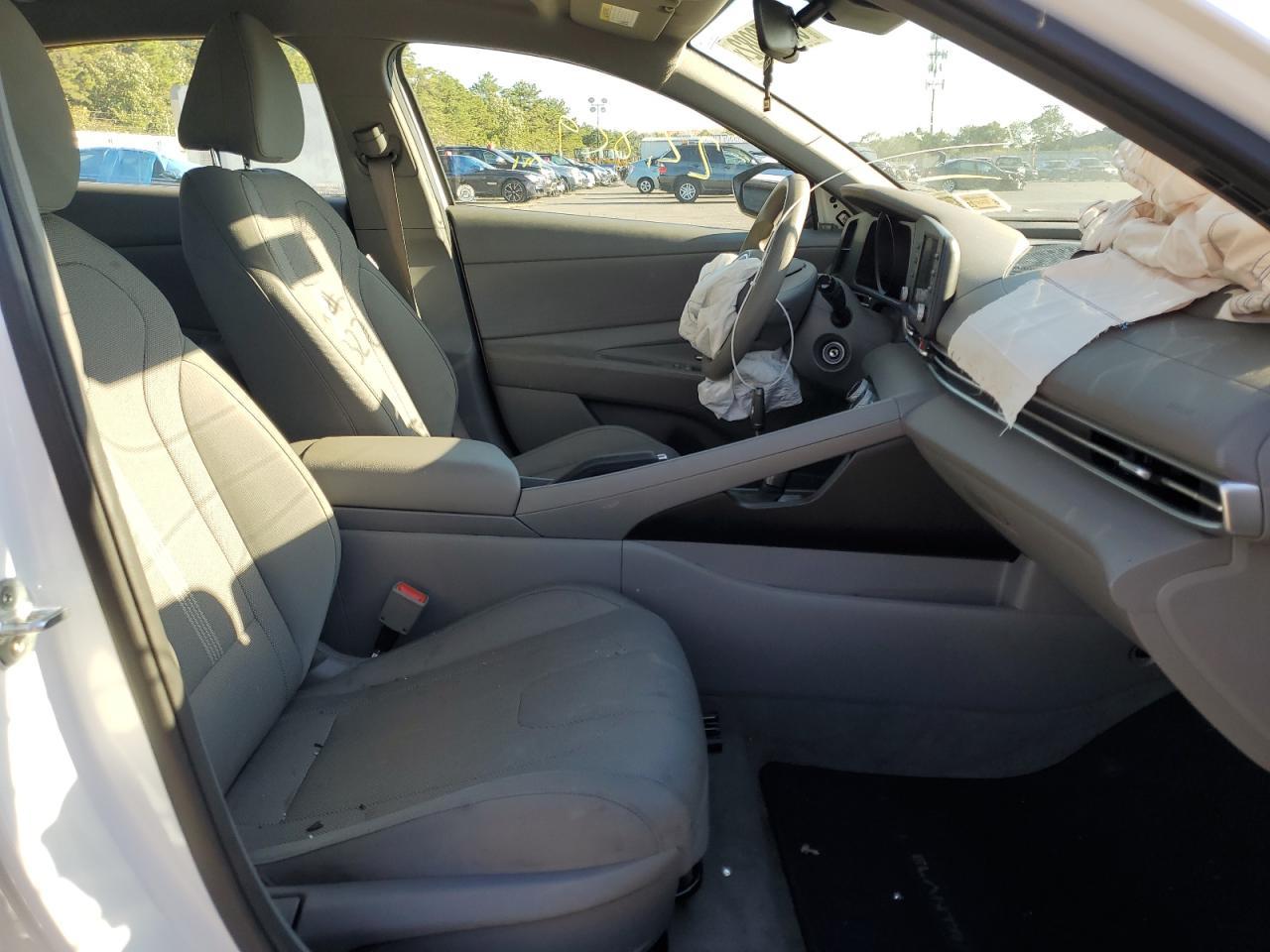 2021 Hyundai Elantra Se - Фото 5