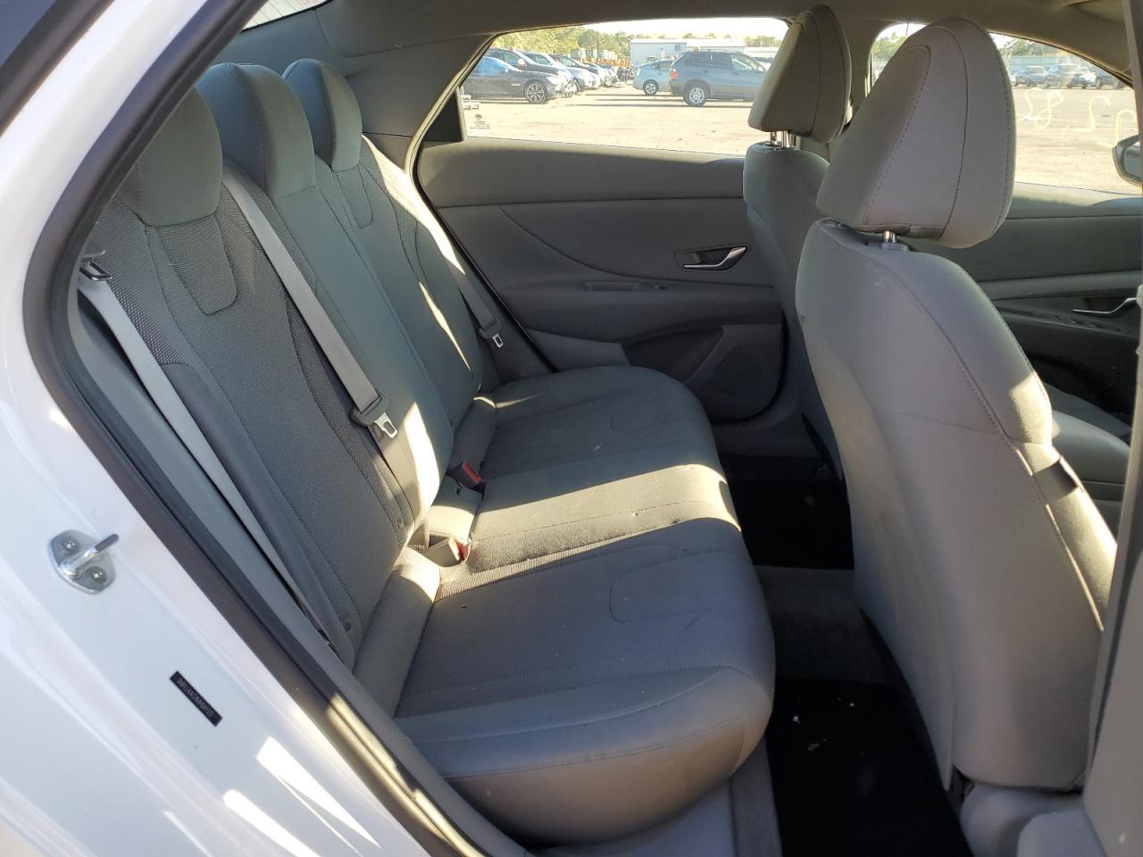 2021 Hyundai Elantra Se - Фото 6