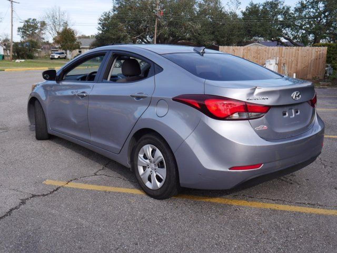 2016 Hyundai Elantra Se - Фото 7