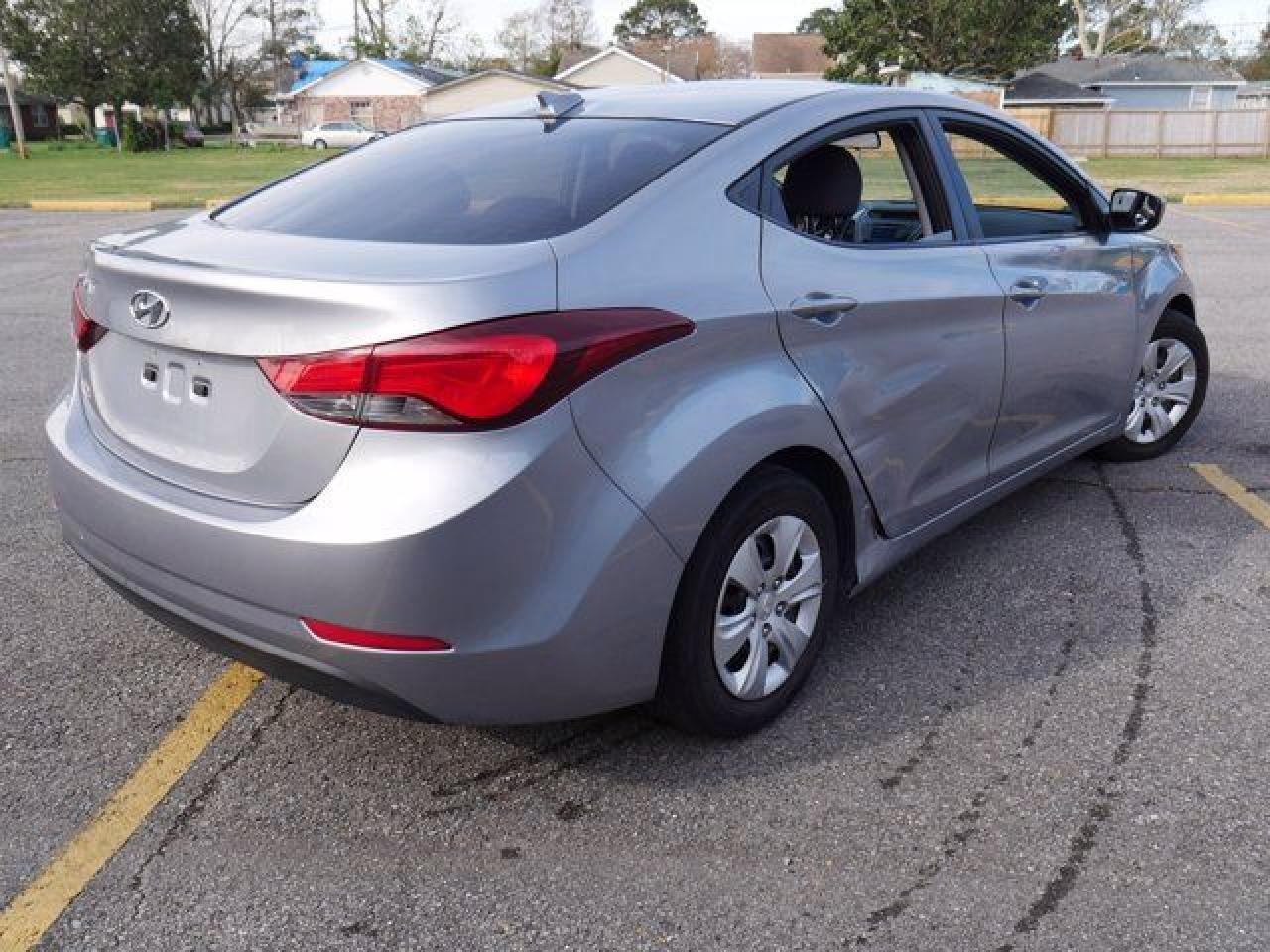2016 Hyundai Elantra Se - Фото 5