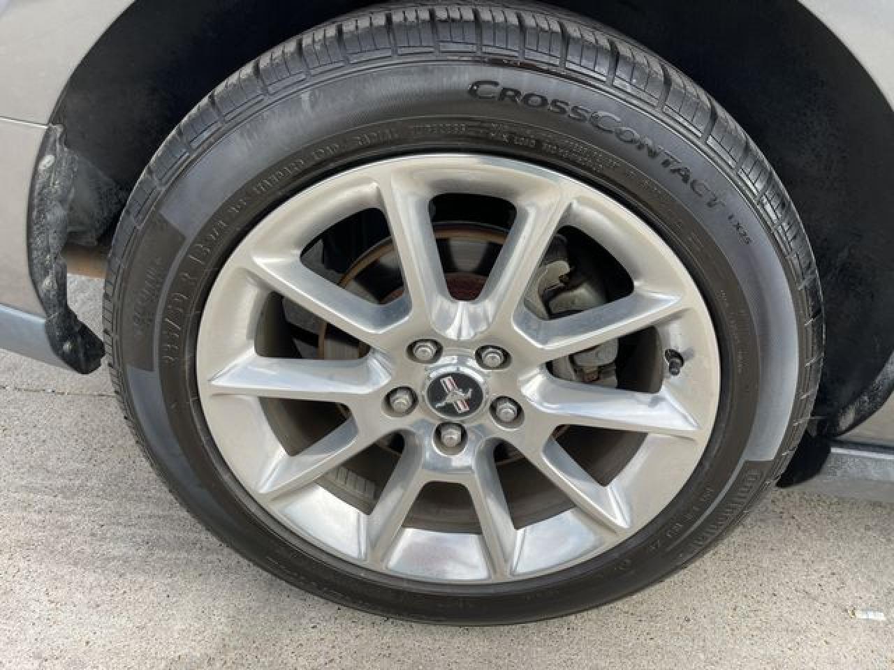 2010 Ford Mustang - Фото 3