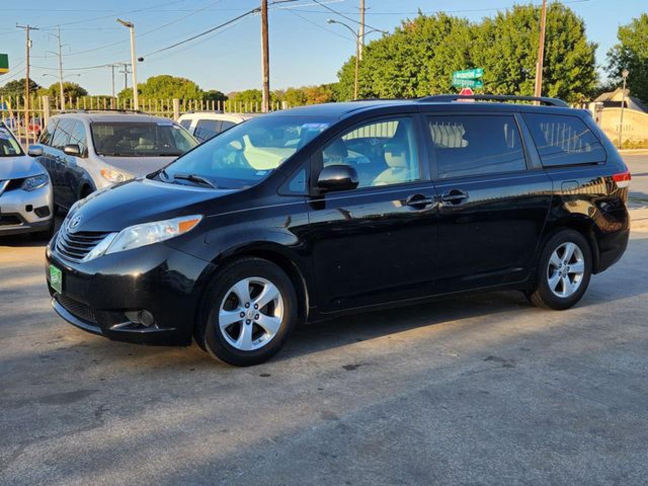 2011 Toyota Sienna Le - Image 3