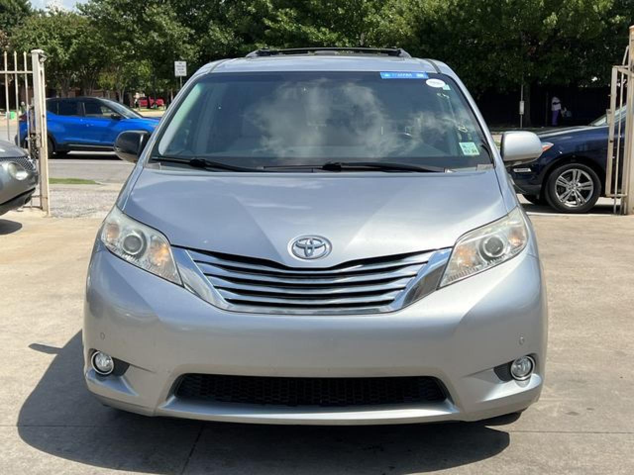 2011 Toyota Sienna Xle - Image 7