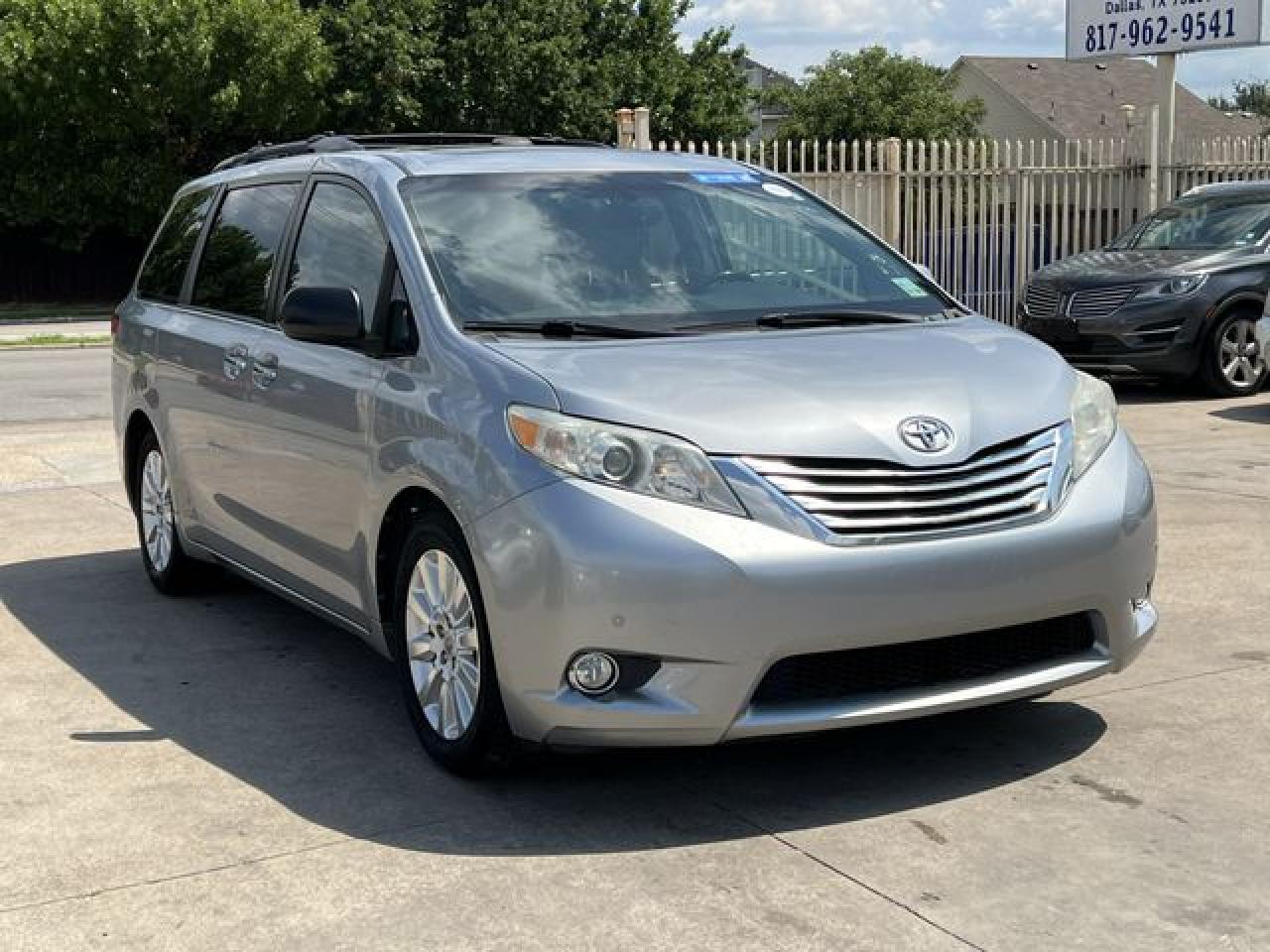 2011 Toyota Sienna Xle - Image 5