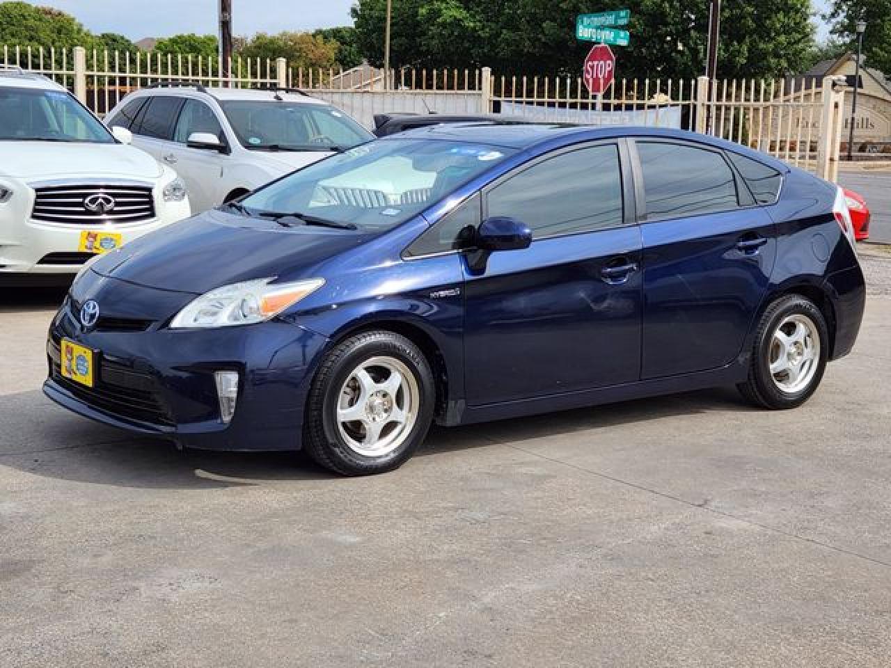 2014 Toyota Prius - Image 2