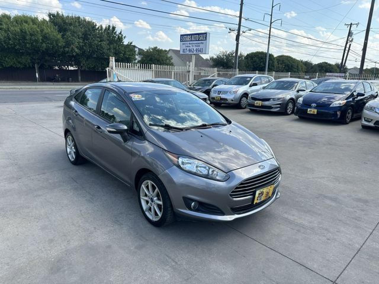 2014 Ford Fiesta Se - Фото 2