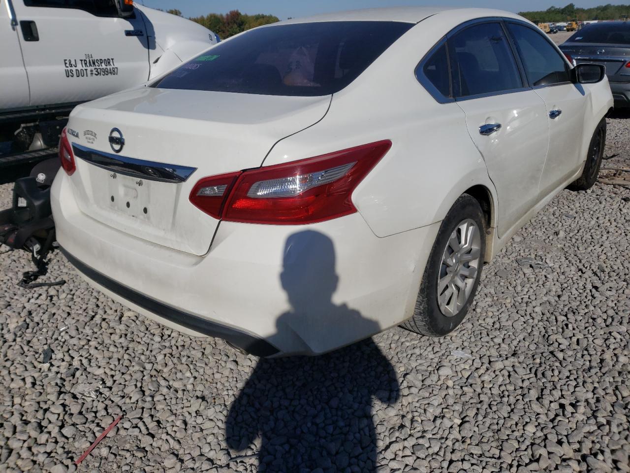 2018 Niss Altima 2.5 - Image 4