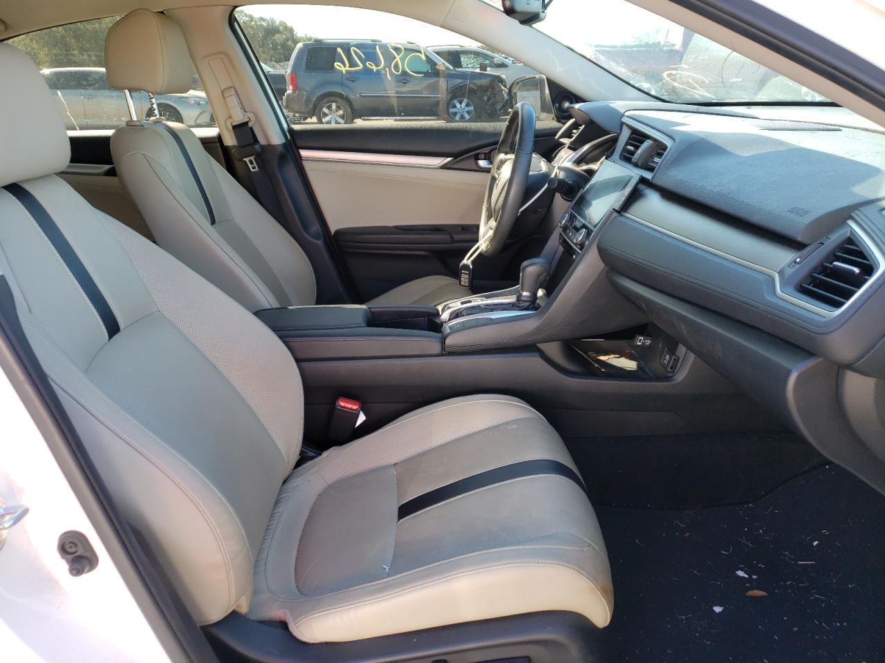 2018 Honda Civic Touring - Image 5