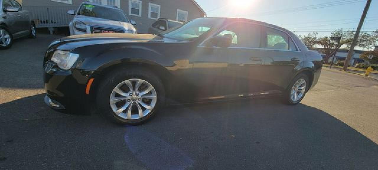 2015 Chrysler 300 Limited - Фото 2