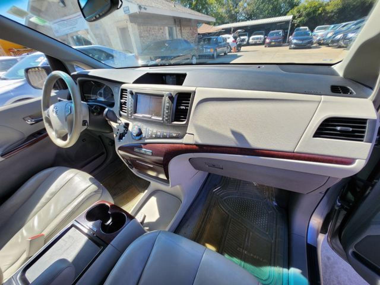 2011 Toyota Sienna Xle - Image 7