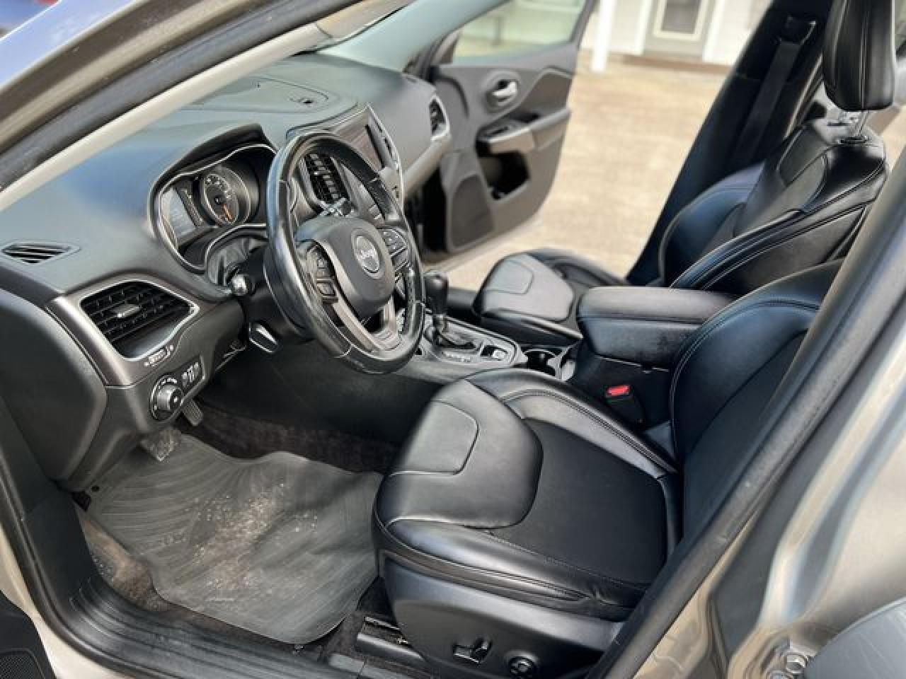 2019 Jeep Cherokee Latitude Plus - Фото 6