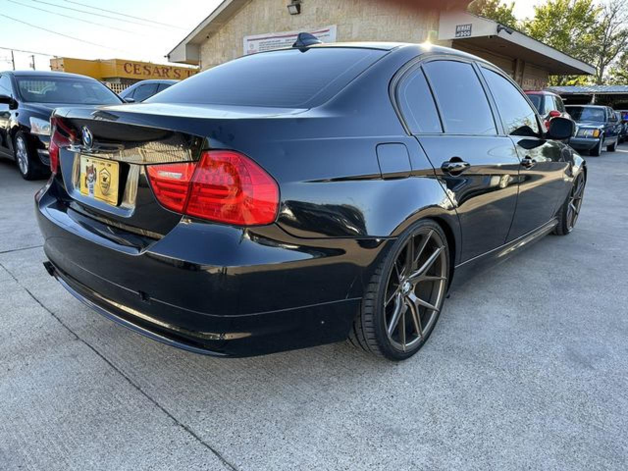 2009 BMW 328 I - Image 2