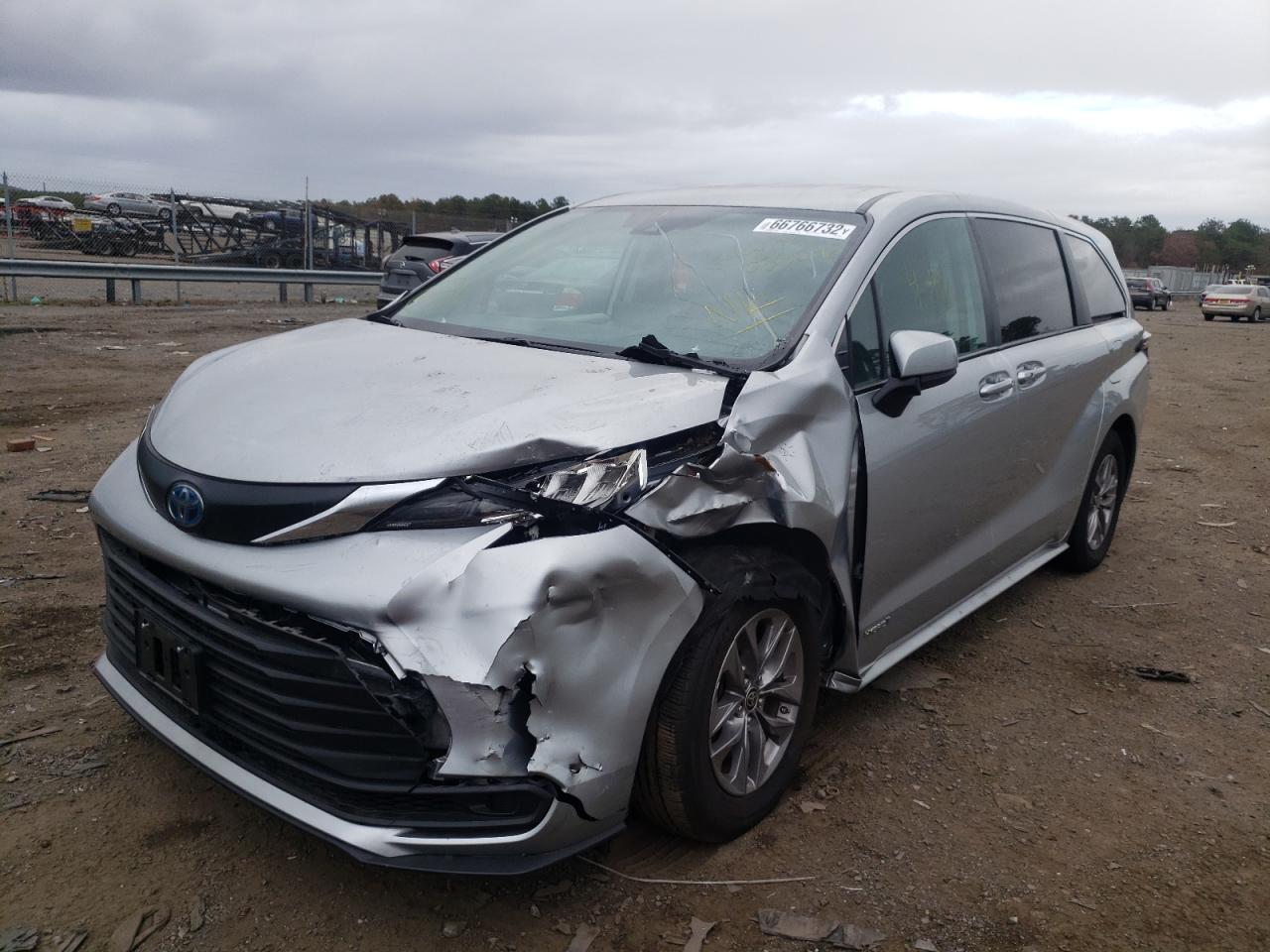 2021 Toyota Sienna Le - Фото 2