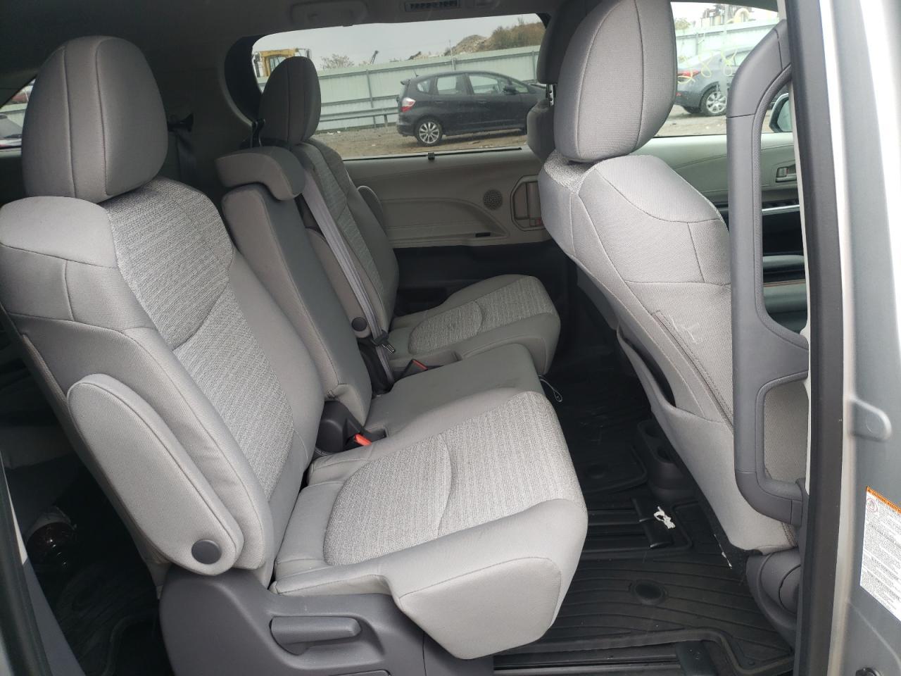 2021 Toyota Sienna Le - Фото 6