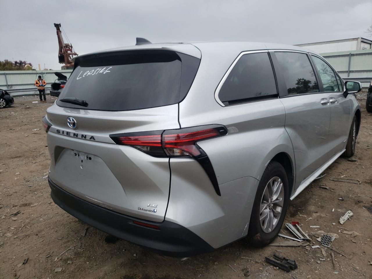2021 Toyota Sienna Le - Фото 4